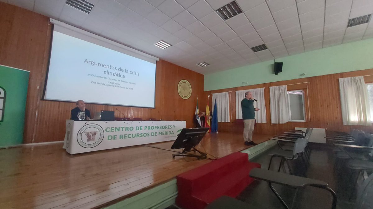 iex005's tweet photo. Marcelino Núñez de la @AEMET_Ext repite en el #iex005 para hablar de "Anomalías climáticas y modelos de predicción". https://t.co/xyVxNttvHu