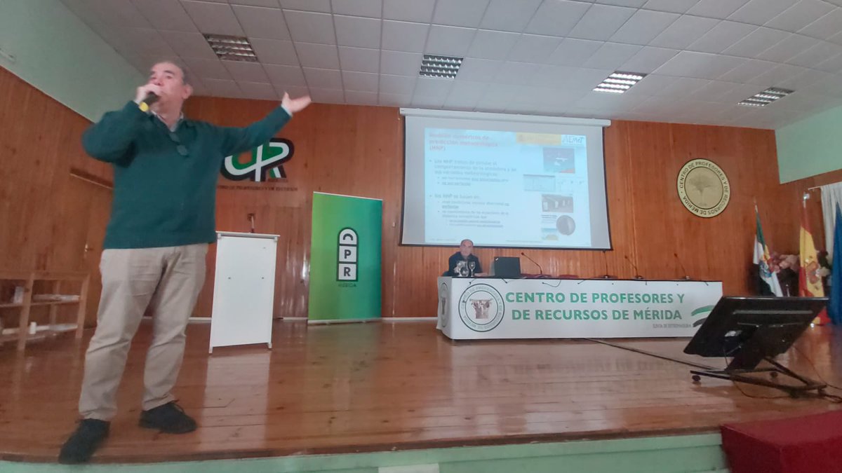 iex005's tweet photo. Marcelino Núñez de la @AEMET_Ext repite en el #iex005 para hablar de "Anomalías climáticas y modelos de predicción". https://t.co/xyVxNttvHu