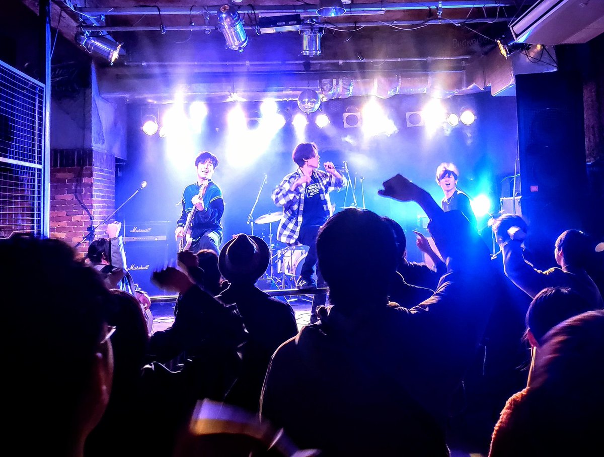 Shiomeryu87_uw's tweet image. VECTの応援にやっと来れた！！✨️めーっちゃカッコ良かったぁ！色々感動しすぎて物販爆買いさせてもらった！VECTありがとうー！🙇
CHAOSKILLERも変わらずカッコ良かったし、初めて見たDiafonóもキメキメで刺激受けた！尖って生きてこーぜ！(｀･ω･´)✨️
#福井CHOP 
#VECT #CHAOSKILLER #Diafonó