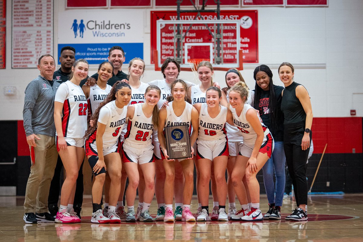 TosaEastGBB's tweet image. 23-24 Season Recap:

⚔️ 23-6
⚔️ 1st State Appearance since 1981 
⚔️ Back-to-Back Regional Champs
⚔️ #1 Regional Seed
⚔️ 4 Wins vs Top 10 teams
⚔️ Top 10 Rank

+ many team &amp;amp; ind. records broken. Thank you seniors! 

Pretty good for starting the season unranked! TE is on the map📍