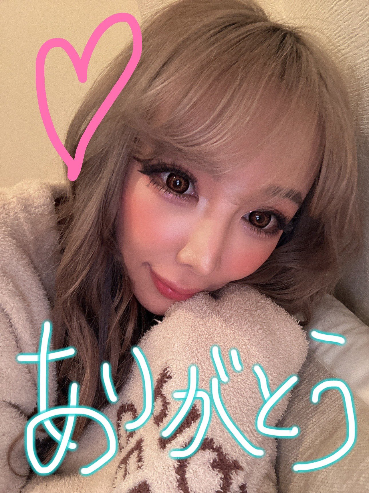 何百件ものDMを頂いています。 みんな本当に有難う😭❤️ DMはちゃんと全部一つずつ目を通してるよ🫶 みんなのお陰で私は毎日頑張れてるよ、 感謝の気持ちでいっぱいです💕 ありがとう💕💕💕 https://t.co/XOoMdaJ7eo