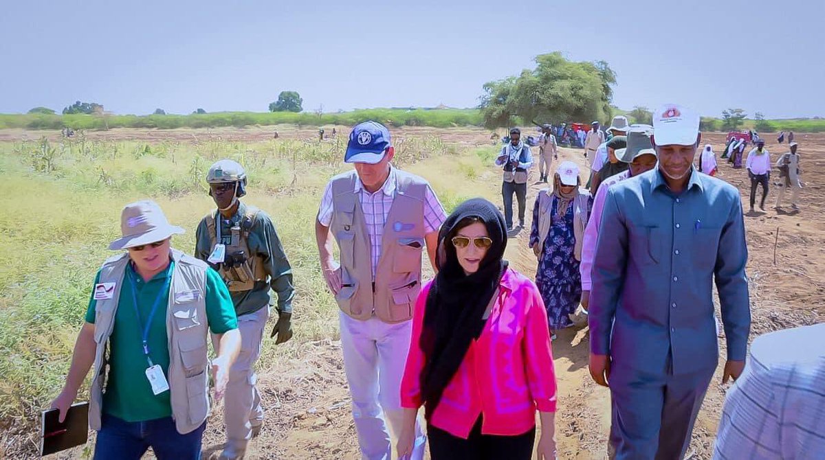 A high-level delegation comprising the Deputy Commissioner of #SoDMA, Dr. Ahmed A. Adan, distinguished delegates from @UNOCHA and @FAO hailing from New York and Rome, and the esteemed @UNinSomalia DSRSG @GConway_UN, paid a visit to #Dolow district in #Gedo Region earlier today.