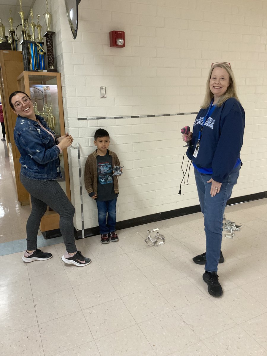 wyork_2015's tweet image. Mathin' it up in the hallway @CulbrethCougars! Rojas and Dudley's class kicked off a data unit with a Desmos activity.  Students measured their height/wingspan.  Data was collected and recorded on a dot plot and a scatter plot. Great conversations!
This is Us. This is Culbreth