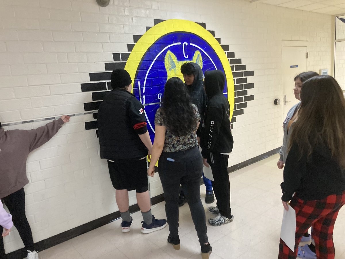 wyork_2015's tweet image. Mathin' it up in the hallway @CulbrethCougars! Rojas and Dudley's class kicked off a data unit with a Desmos activity.  Students measured their height/wingspan.  Data was collected and recorded on a dot plot and a scatter plot. Great conversations!
This is Us. This is Culbreth