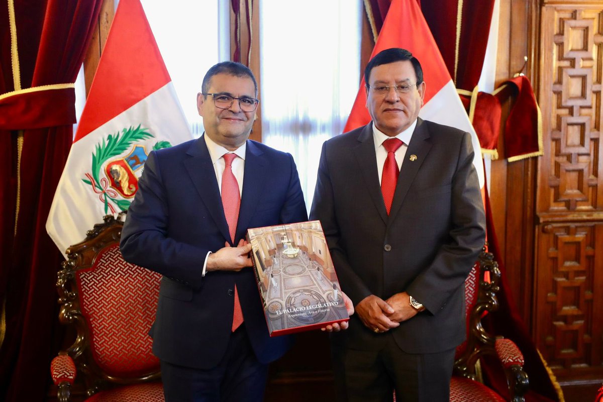 marruecosenlima's tweet photo. El embajador Fouad Yazourh realizó una visita protocolar al presidente del @congresoperu de la Repùblica del Perú, @AlejandroSotoRe , donde destacaron las excelentes relaciones que unen las instituciones legislativas de ambos países.
@DiplomaciaM https://t.co/Bk5X5VLtdR