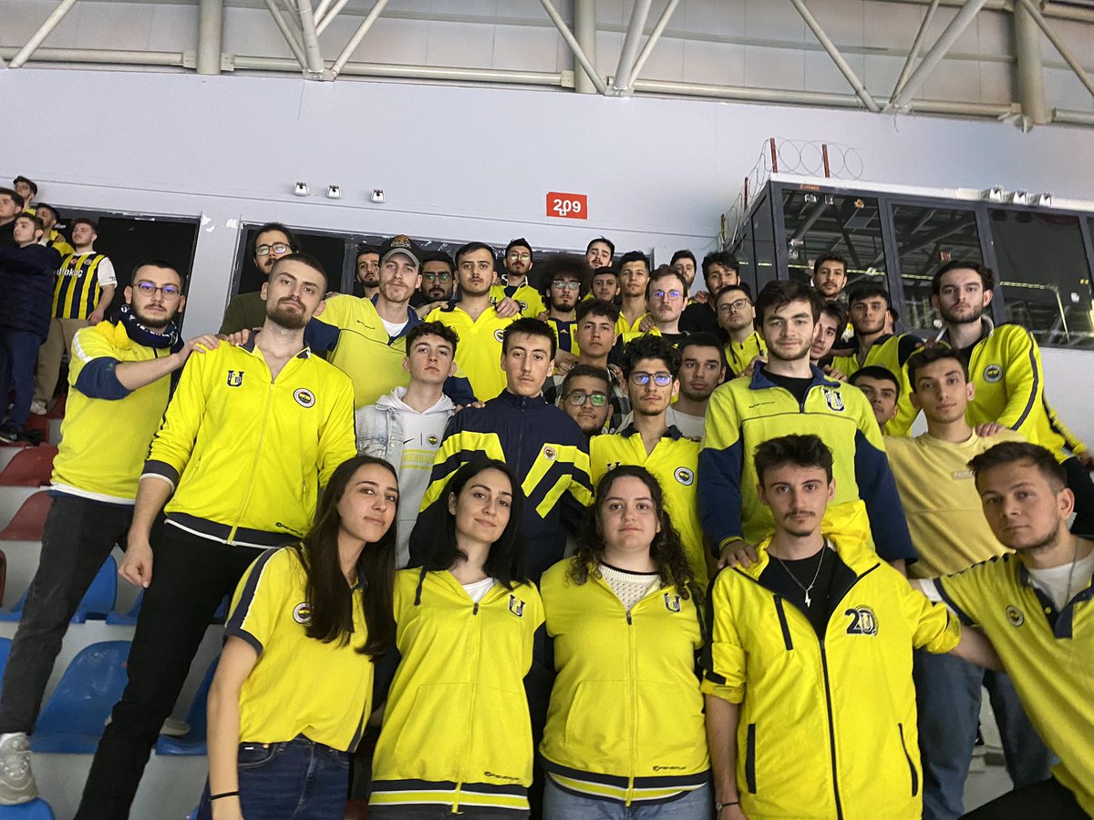 UFBikc's tweet photo. 1907 ÜNİFEB İzmir Kâtip Çelebi Üniversitesi örgütlenmesi olarak Altekma - Fenerbahçe Parolapara akademi karşılaşmasında takımımızı yalnız bırakmadık. https://t.co/jfHwNJAA2r