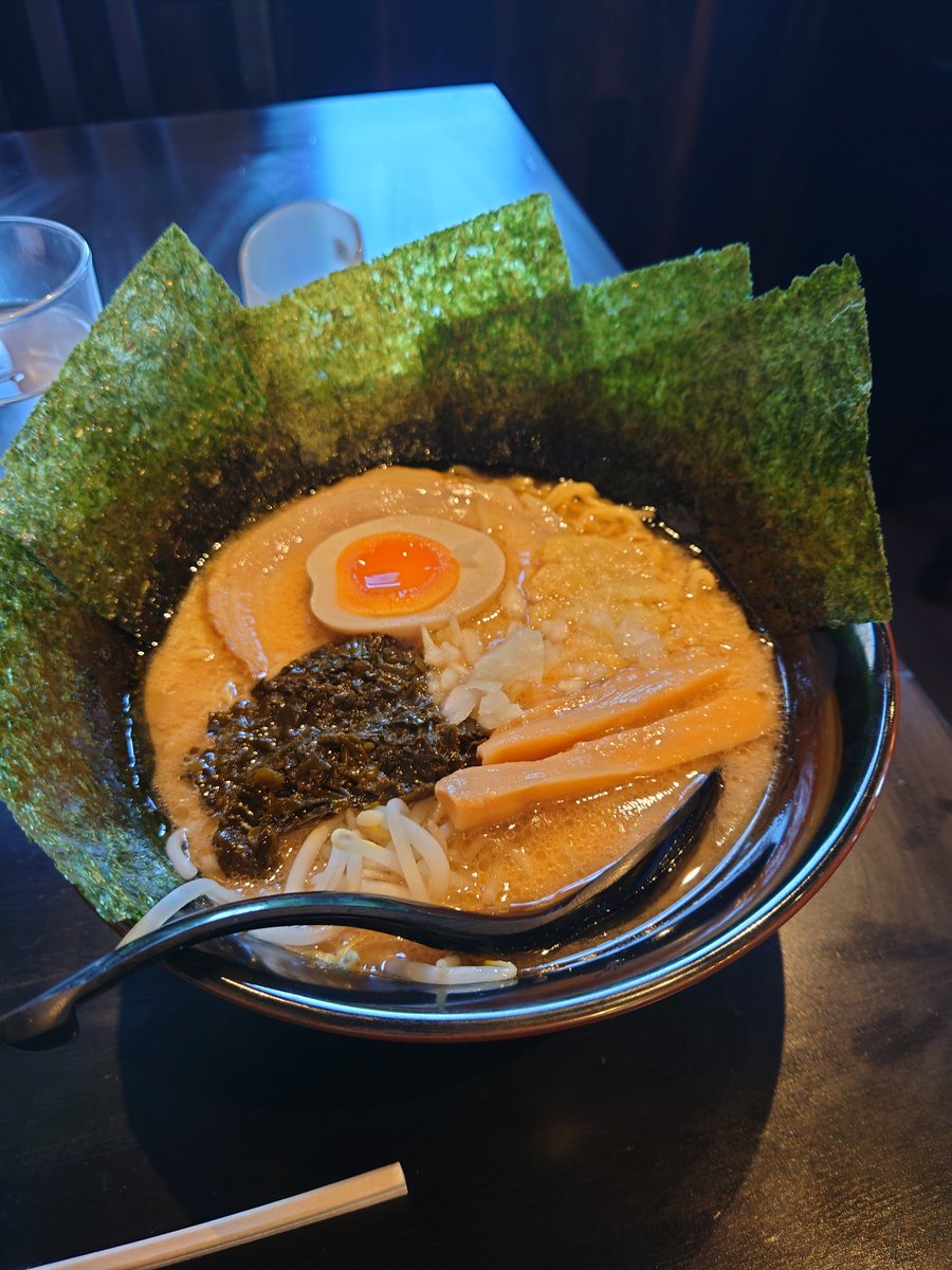 今日は久しぶりのラーメン
じんべえで１杯

あまり確認しないで、
じんべえラーメンを頼んだら、
かじめ入りだった😳

しかも美味いんですよ〜😄

#君津
#じんべえ