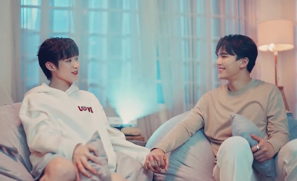 โค้ดลับของคนเป็นแฟนกันเหรอจับมือแบบนี้ ทำถึงอะตัวเอง