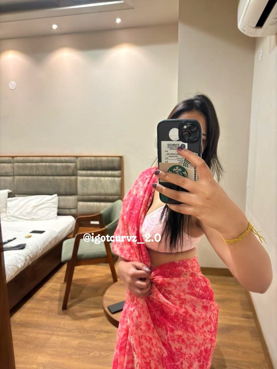 igotcurvz's tweet photo. Curves adorned in silk, a tantalizing dance of desire wrapped in the allure of a saree. #saree #curvz #curvy #sexy #enjoylife #curvz #camgirlِ #onlinefun #subscription #subscribers #premium https://t.co/hOPJSqN6Dh