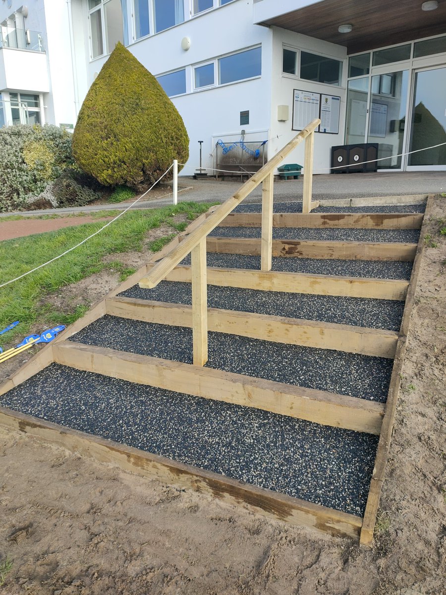 RVResinbound's tweet photo. Great to be back @heswallgolfclub this week installing more of our FlexiBound surfacing 😍

The greenkeepers did a fantastic job preparing the steps and we had the pleasure of finishing them off with our stunning, porous antislip surface.

#porous #recycledmaterials #antislip https://t.co/rek3BFuvgO