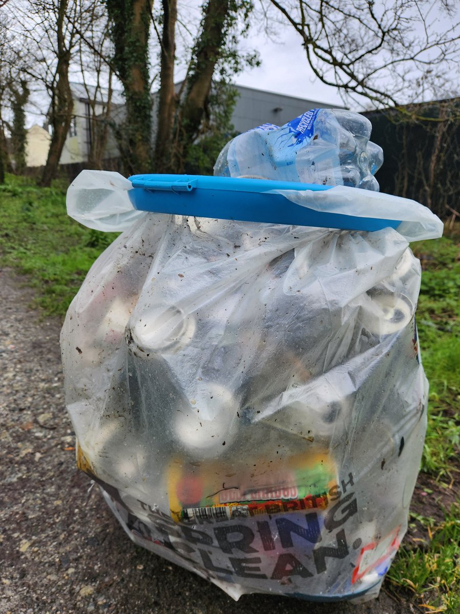 StTidy's tweet photo. Litterpick with @JamesMustoe1 &amp; @ActionNan around Gover today. So much rubbish. Most cans are energy drinks again! @CleanCornwall @KeepBritainTidy #StAustell #Cornwall https://t.co/07KmoXBLtp