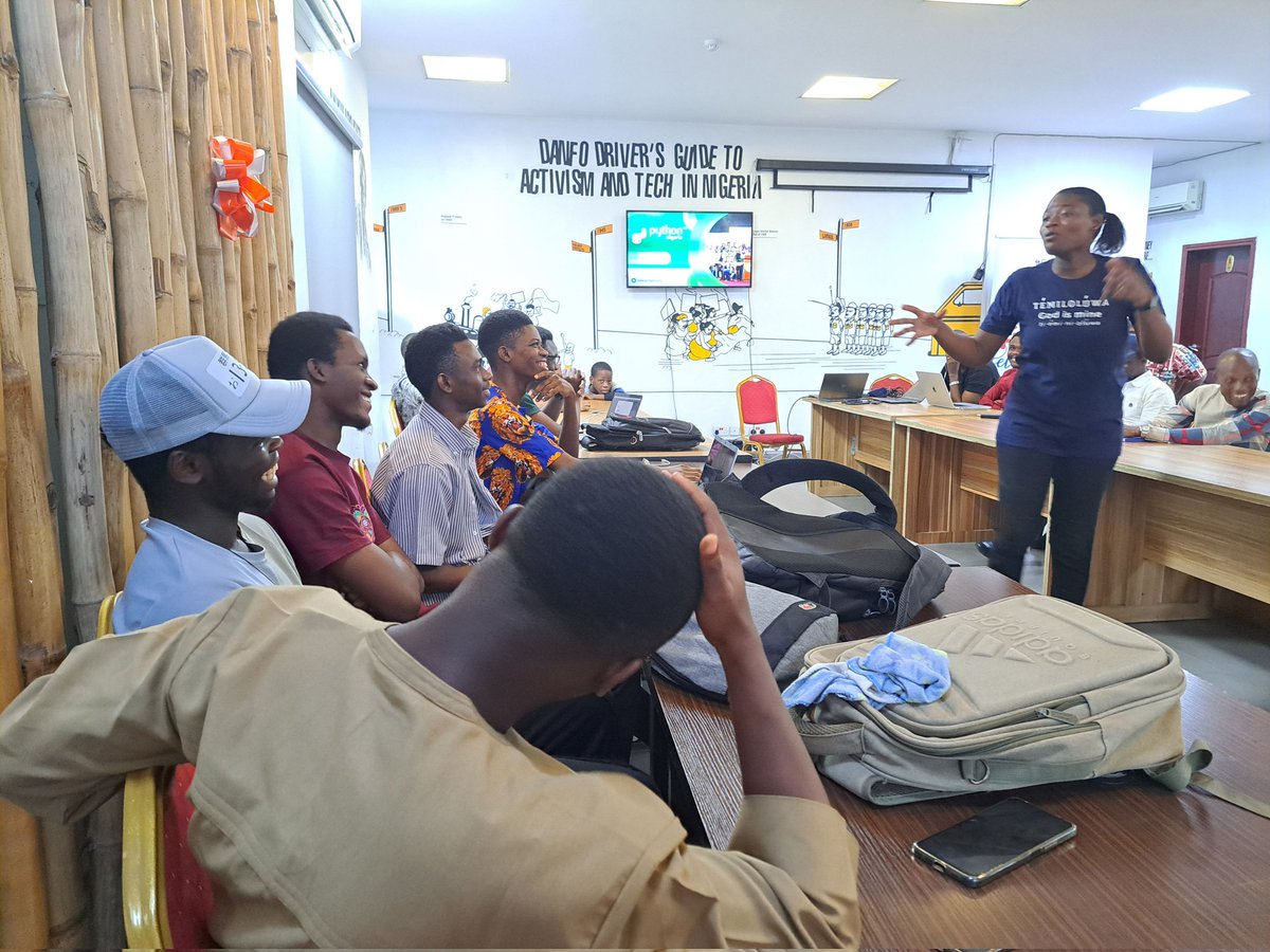 PythonNigeria's tweet image. Capturing the moments from the ongoing meetup event! Dive into atmosphere with us🚀🚀
#python #pythonevents #eventchronicles