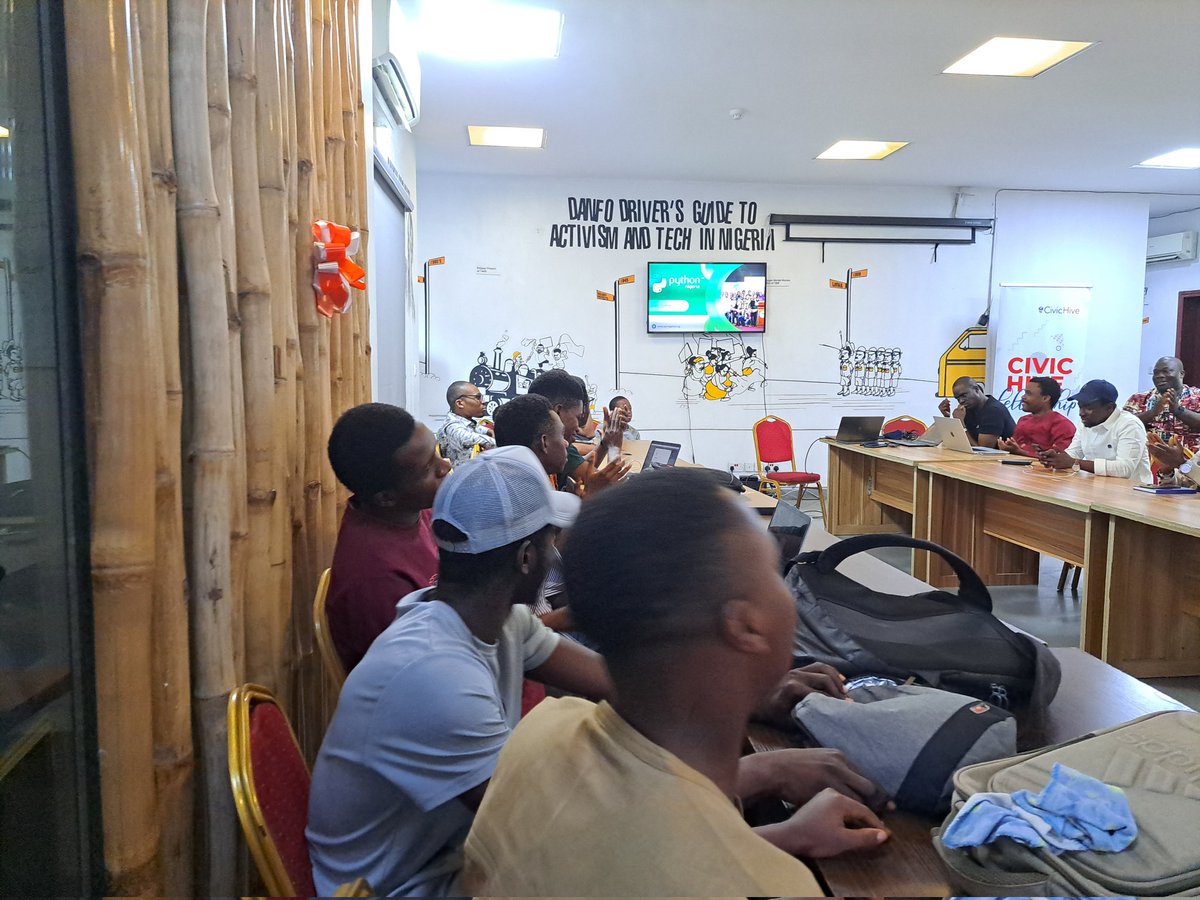 PythonNigeria's tweet image. Capturing the moments from the ongoing meetup event! Dive into atmosphere with us🚀🚀
#python #pythonevents #eventchronicles