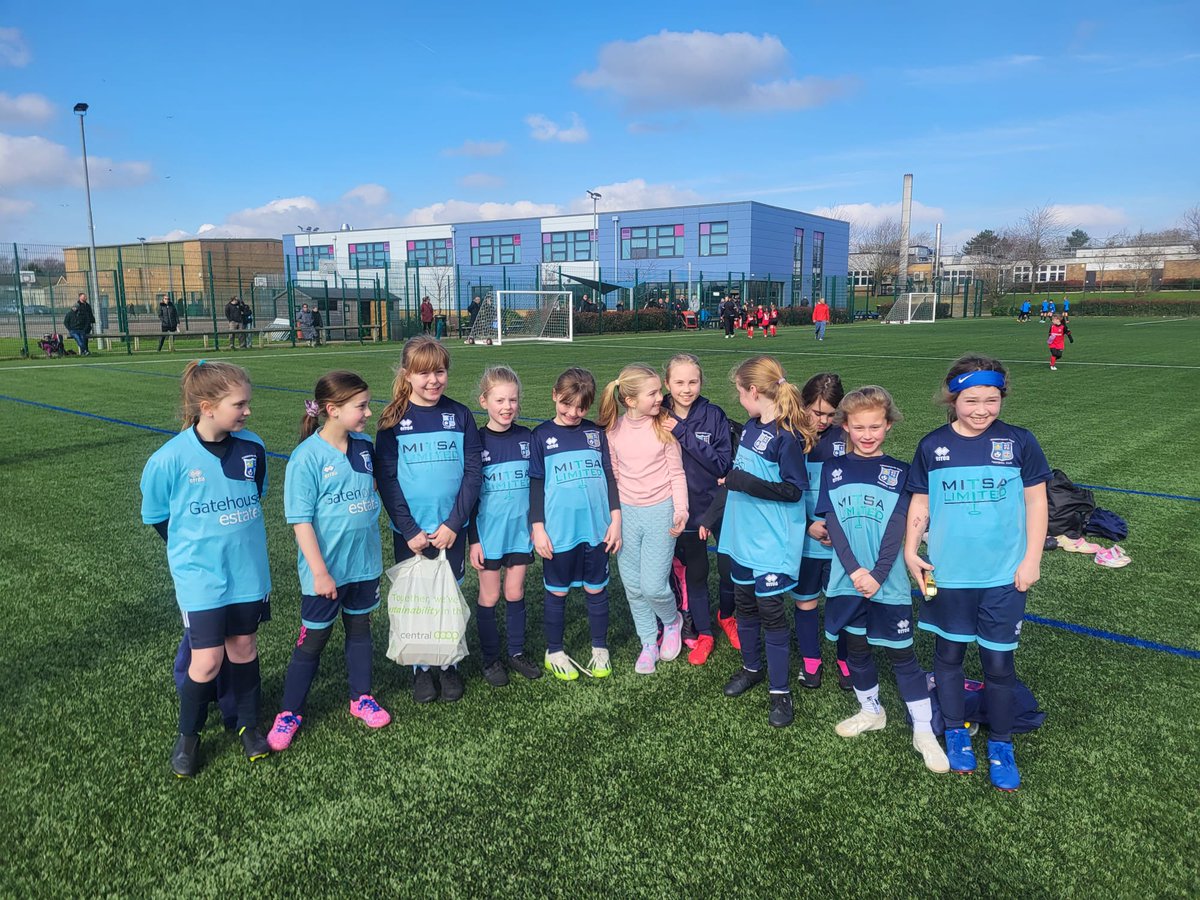 U9s:
After a long 4 weeks of no games, we took a trip up to play Netherton. After going behind in the first 30 seconds, our girls dug in, passed the ball, and made some great runs into the box.
The girls got their rewards, ⚽⚽⚽⚽⚽