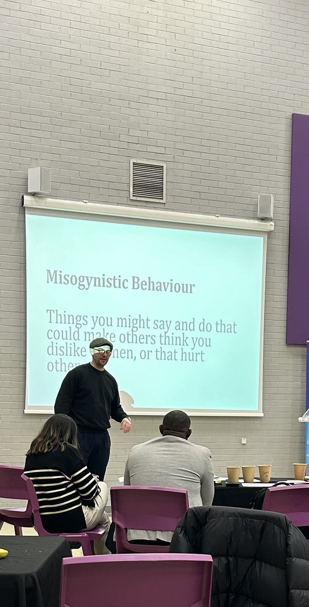 Fantastic session from ⁦@Positivteacha⁩ at ⁦<a href="/PDNetworkUK/">Personal Development Network UK</a>⁩ conference!