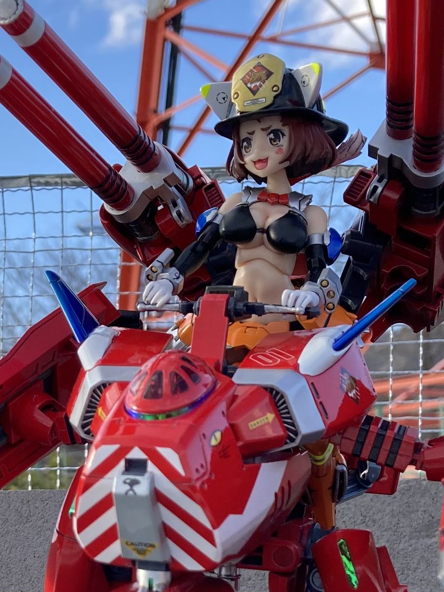 ガールズプラモサークル アオシマV.F.G.ケーニッヒモンスターを