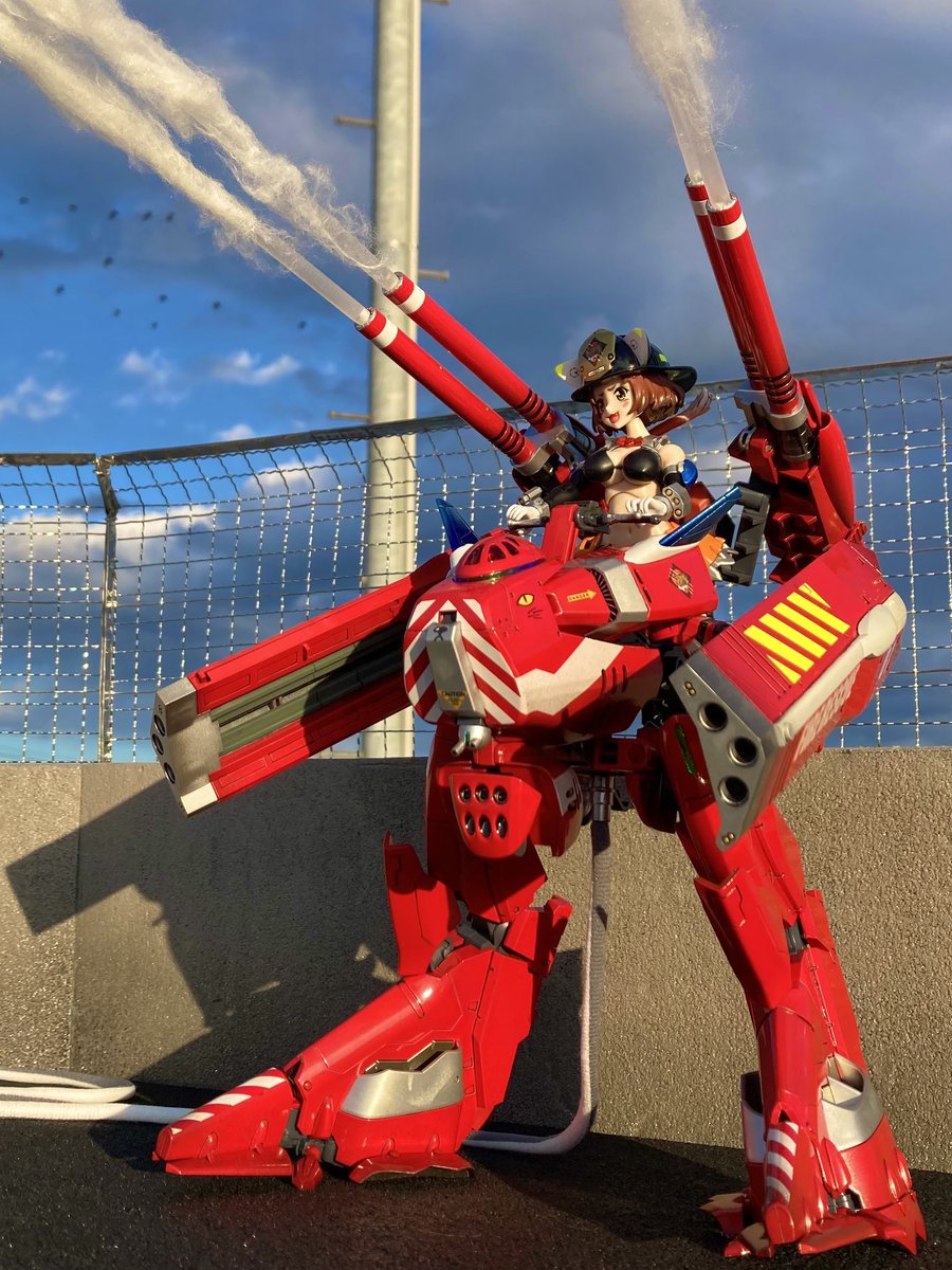 ガールズプラモサークル アオシマV.F.G.ケーニッヒモンスターを