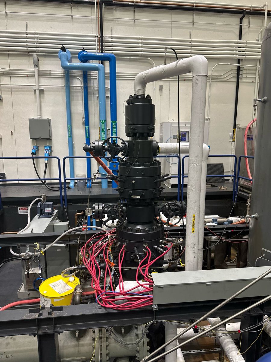 HonJuliusMigos's tweet photo. The laboratory offers a meticulously designed simulation environment, which plays a pivotal role in optimizing drilling operations and generation conditions.
#GreenEnergyKE https://t.co/K8GGWMpcDc