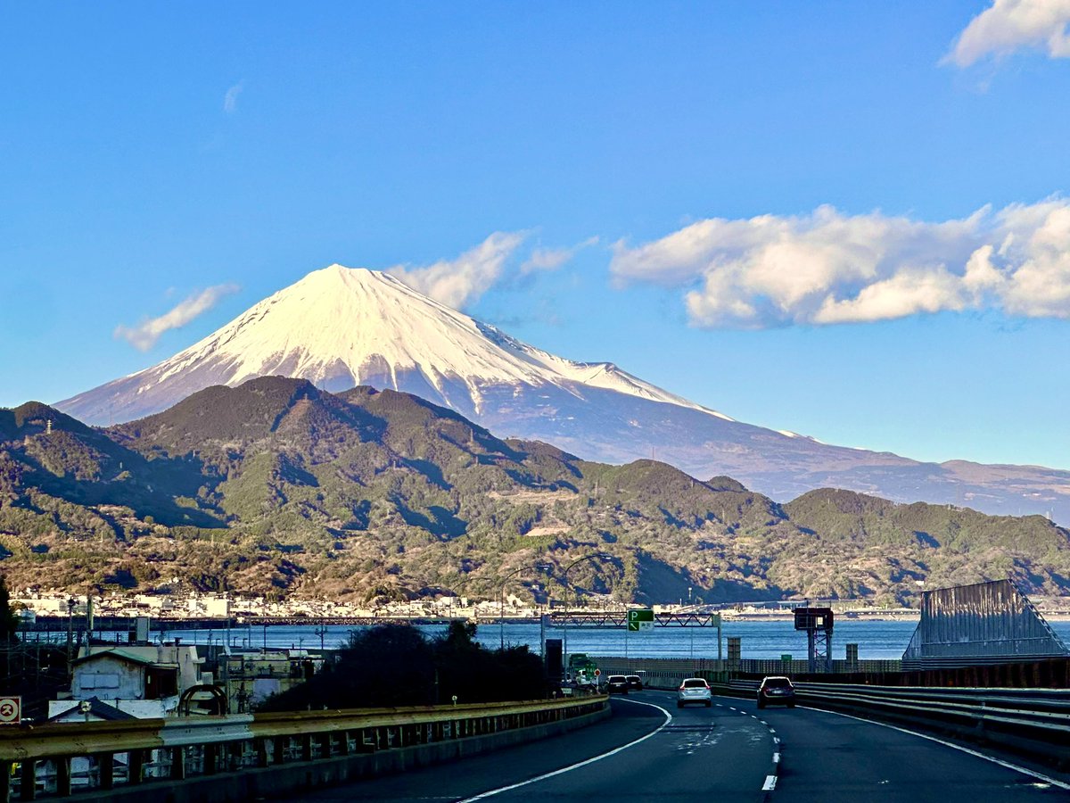 MNakabeach's tweet photo. Today’s Mt.Fuji from Shimizu Chibi Maruko-chan TARAKO san 
鳥山 明さんに続いてTARAKOさんも　
まるちゃんの街、清水からの富士山は今日も相変わらず綺麗です https://t.co/EWxCMbkDmV