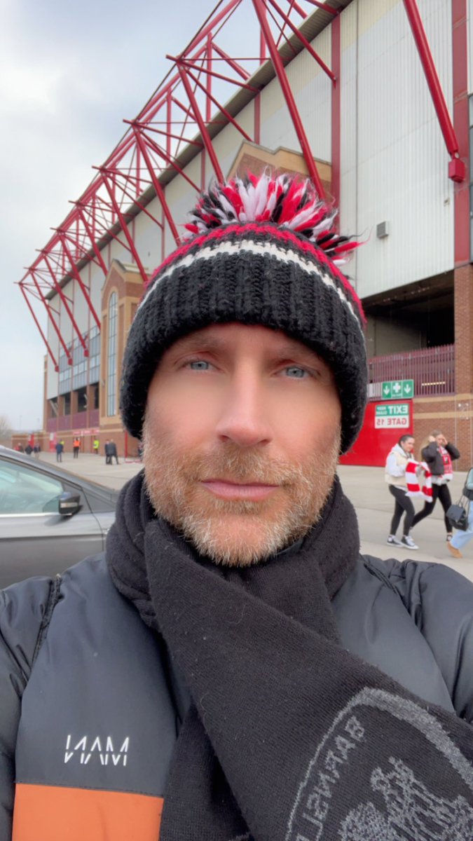 Primary_Ent's tweet photo. Another trip t that thea Well with #OR7 @BarnsleyFC @Wortlee1853 onli bumped into @AlSmith_tykemad & the super Davey Cooper anorl ⚽️❤️🍺 https://t.co/IRnLgPZcOR