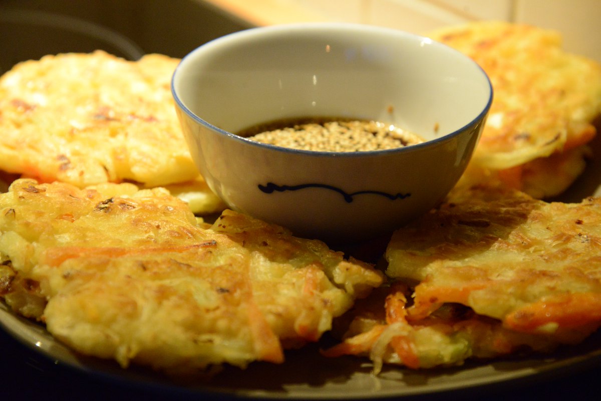 Egout_fr's tweet photo. Merci de relayer l'#ActionRechercheEgout #ScienceParticipative
Pour aider les habitants #Paris20 à augmenter leur consommation de fruits et légumes du 11 au 18 mars, nous postons une recette ou une idée par jour :
07 - Pancake coréens aux légumes https://t.co/9hsfWQc2Tz https://t.co/F24y3EXNGS