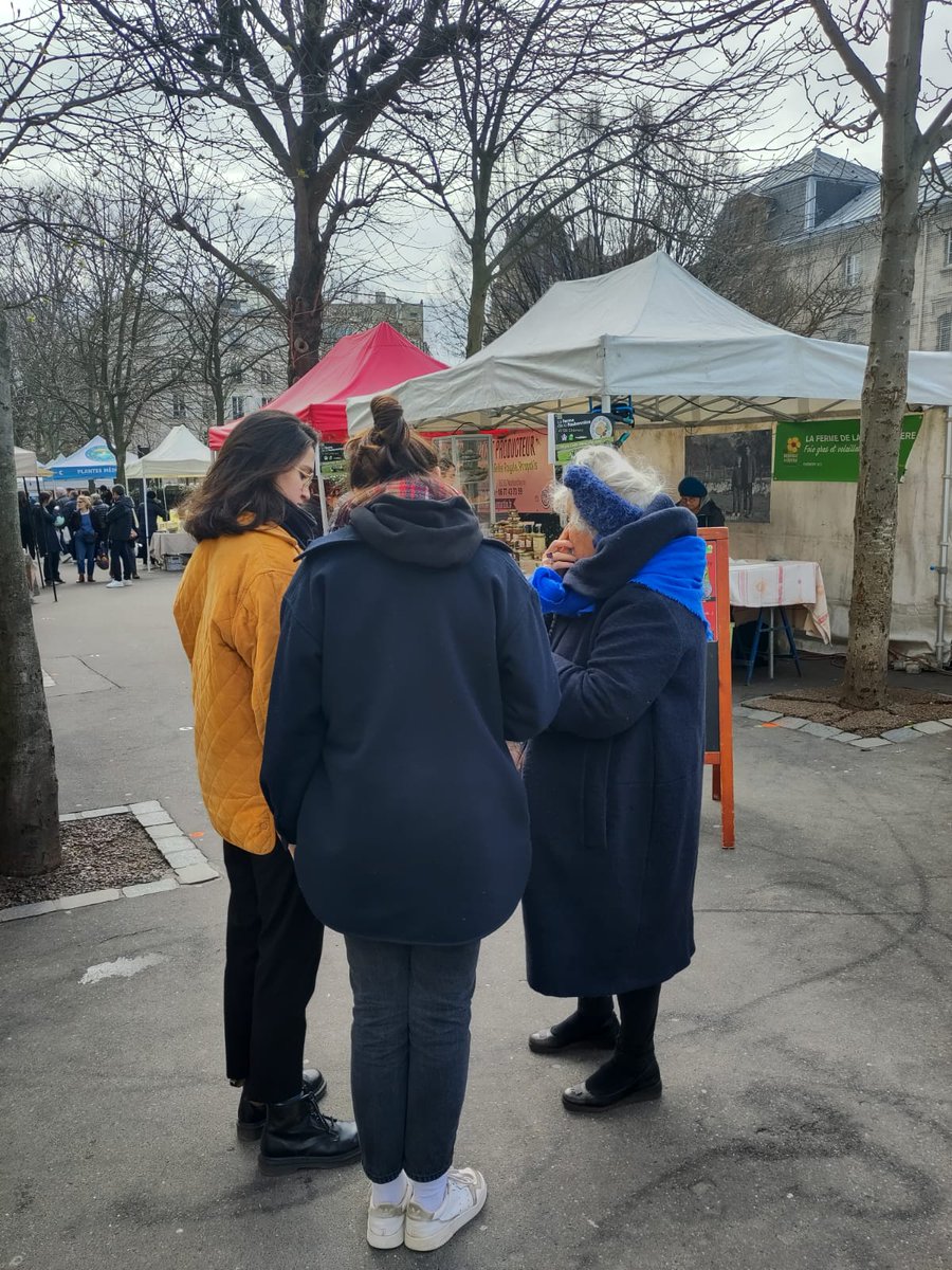 VoltParis's tweet photo. 📍Aujourd’hui encore, opération tractage au marché des producteurs de pays à Paris.

💜Envie d'Europe, de démocratie et d'écologie? Rejoignez-nous vite sur : https://t.co/qeEJRCWyzE https://t.co/jZdl9RsdkG