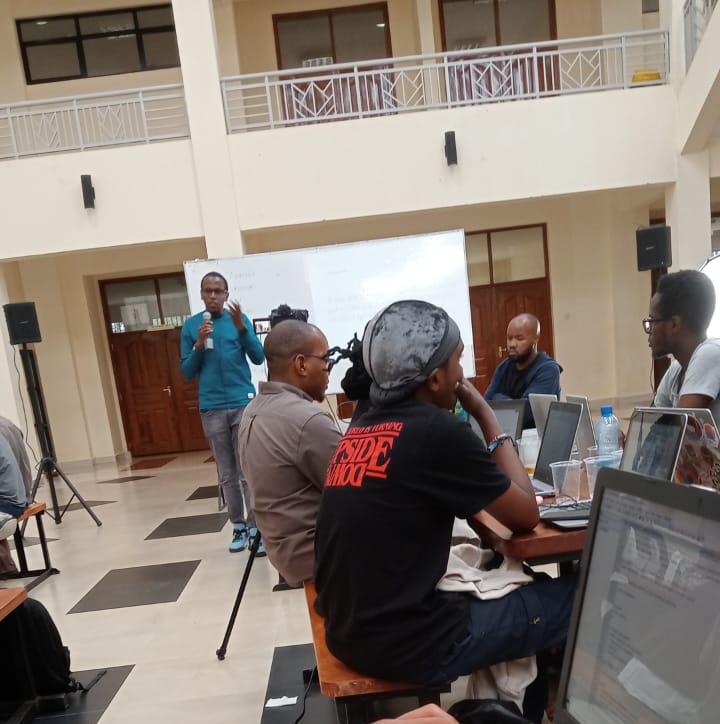 Android GDE <a href="/wangerekaharun/">Harun Wangereka</a> 
atlast made it to <a href="/DeKUTkenya/">Dedan Kimathi University of Technology</a>
😅
Taking us through Opsgenie
"Don't let incidents get you down"🤗

<a href="/ACNairobi/">Atlassian Community Nairobi</a>
<a href="/Bitbucket/">Atlassian Bitbucket</a> 
#itsm 
#acNairobi
<a href="/Atlassian/">Atlassian</a>
<a href="/csokimathi/">Computer Society of Kimathi™</a> 
<a href="/m_k_global/">Michael Kimathi(MK™)</a>