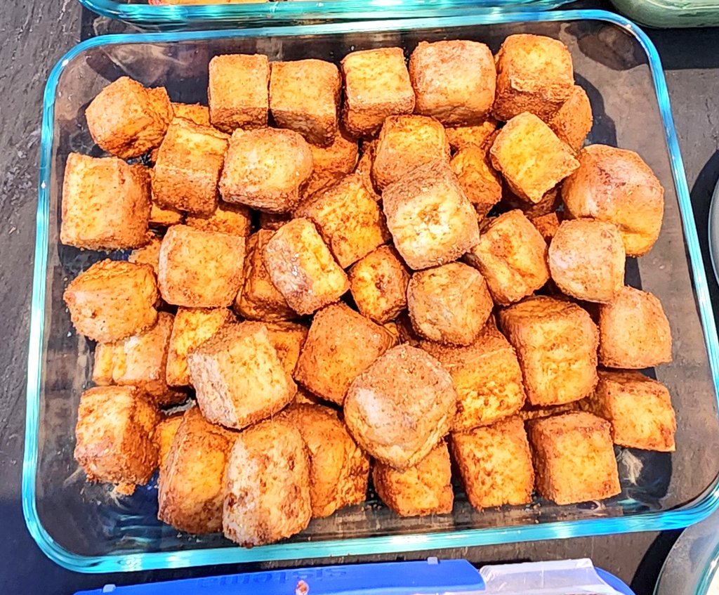 ChefBRouge's tweet photo. Made a lot of crispy Tofu this week.
#PlantBasedChef #VeganFood https://t.co/WwT3sePxNS