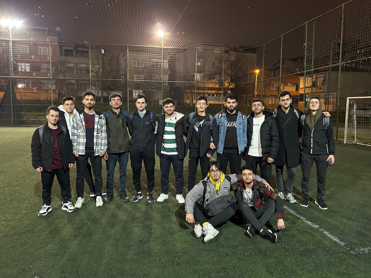 Sizden biriniz kendisi için sevdiğini mü’min kardeşi için de sevmedikçe gerçek mü’min olamaz. (Tirmizî, Sıfatü’l-Kıyâme, 59)

📌AGD Marmara Hukuk Fakültesi olarak mühendislik fakültesiyle halı saha etkinliğimizi gerçekleştirdik.