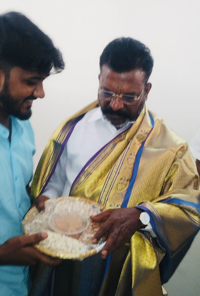 vckkaniamuthan's tweet photo. இன்று பிறந்த நாள் காணும்
அன்புமகன் க.வளவன்
நம் தலைநிமிர்வு
தலைவர்
எழுச்சித்தமிழர் அவர்களிடம்
பிறந்த நாள் வாழ்த்து பெற்றார்.
9.3.2024
வேளச்சேரி
#VCK
#valavan
#HBD https://t.co/FKsSNwzZ3U