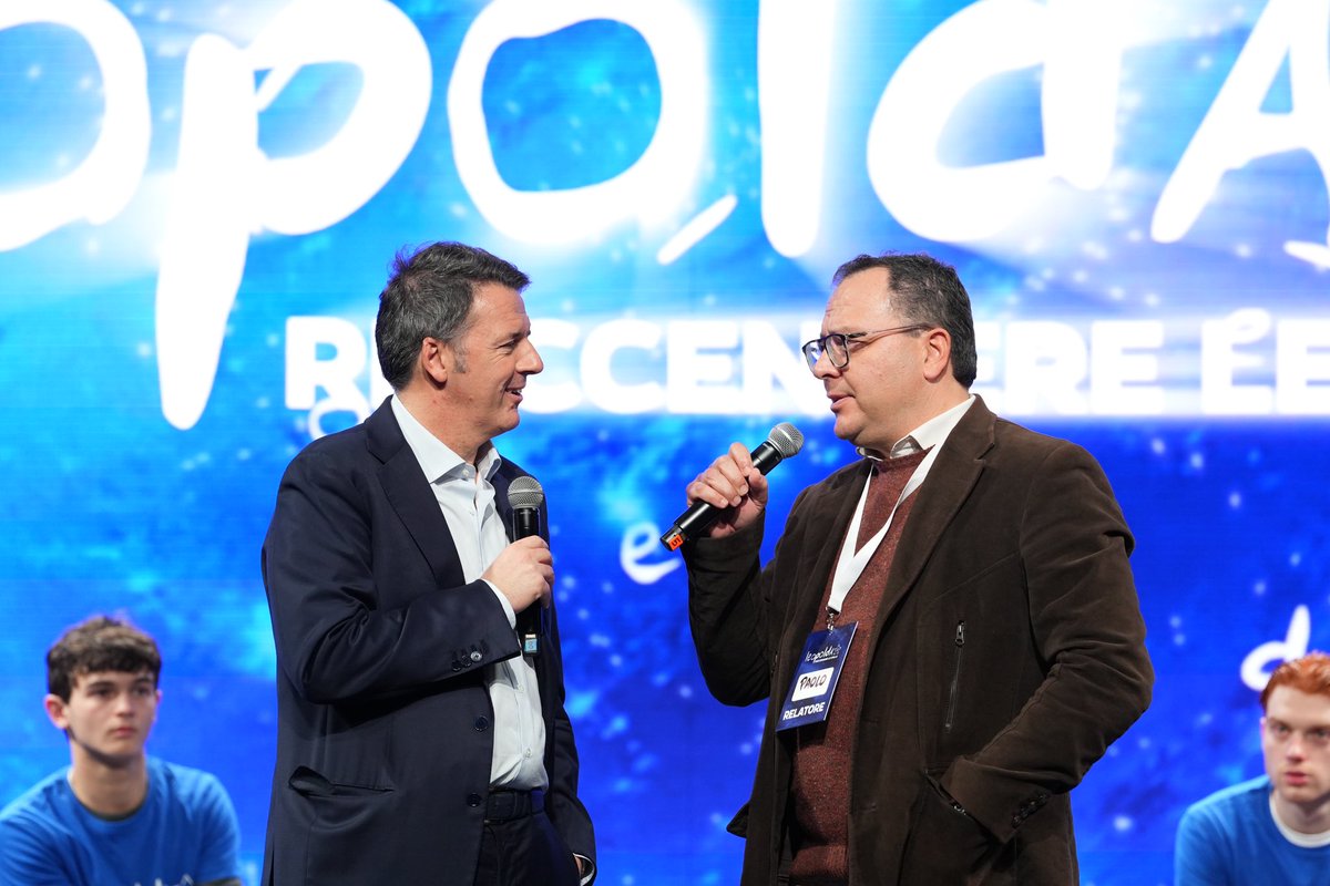 matteorenzi's tweet photo. Abbiamo finito a mezzanotte parlando di Politica. E stamani alle 8 c’erano i primi in fila per entrare. La Leopolda è fatta da storie bellissime ma anche e soprattutto da donne e uomini incredibili #Leopolda12 https://t.co/RWnHK8KpVz