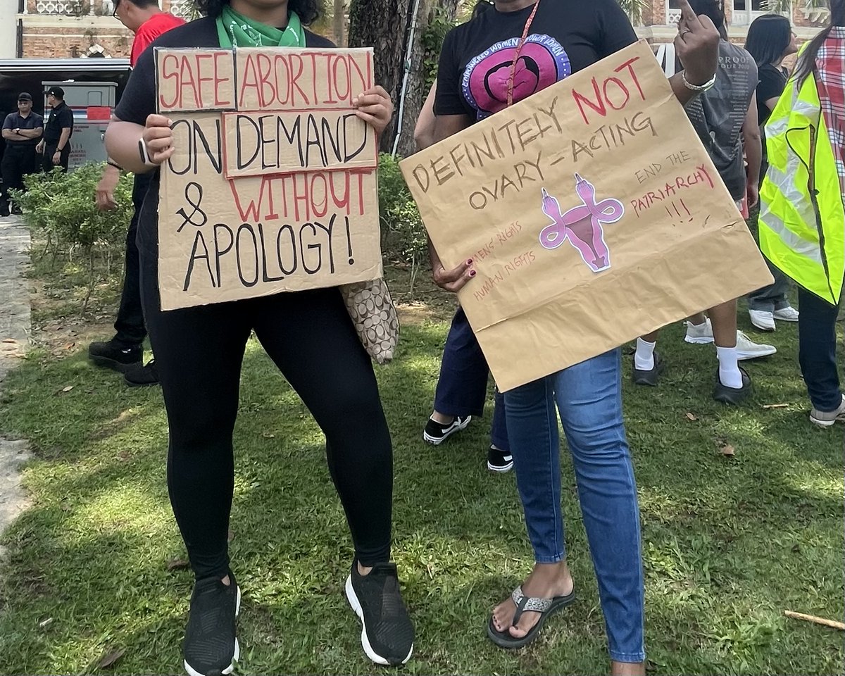 justice_sisters's tweet photo. Hundreds of folks marched earlier today at #WomensMarchMY from Sogo towards Dataran Merdeka, Kuala Lumpur with URGENT demands for the government to act upon. Our loud voices will continue to echo even when this year's march is over. We are not free until ALL OF US are free! https://t.co/biHdAtUTuC