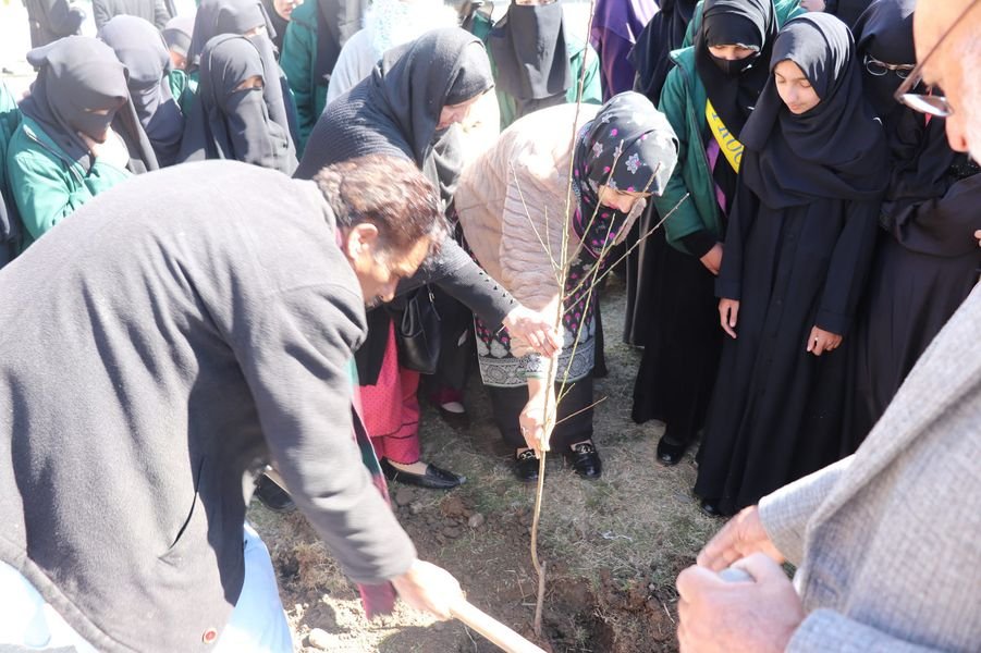 Ingrid_sey's tweet photo. The true meaning of life is to plant trees, under whose shade you do not expect to sit.”
— Nelson Henderson
#plantation
#PlantationDrive
#Districtcomplex
#Rawalakot
#noorulhuda https://t.co/2RR1ZH7gN1