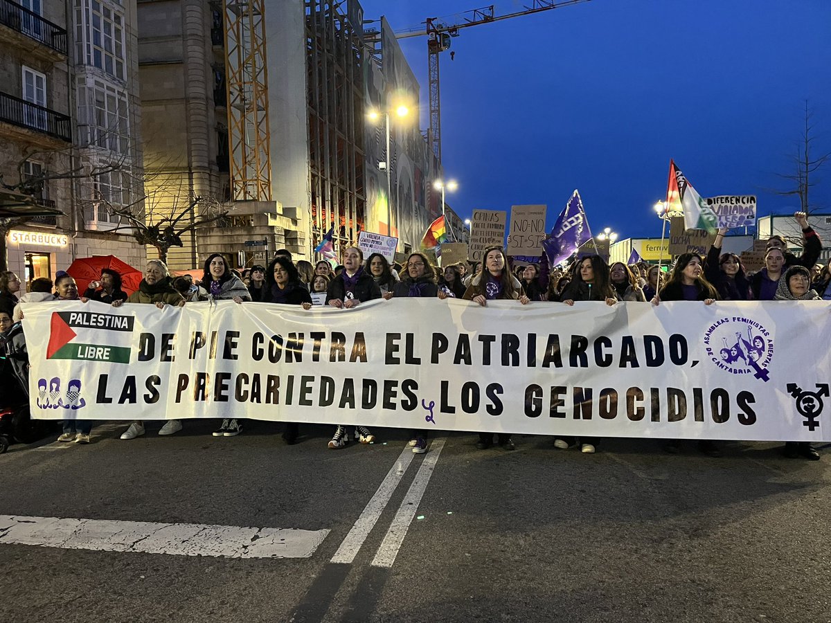 AnticapiCantabr's tweet photo. Transfeministas e internacionalistas contra el patriarcado, el capital y el sionismo genocida.
🟣🏳️⚧️🇵🇸❗
#OrgullosamenteCombatives 🔥
#FreePalestine
#8marzo2024
#8MTodasSomosPalestina
#Santander https://t.co/4hv2bsRpwW
