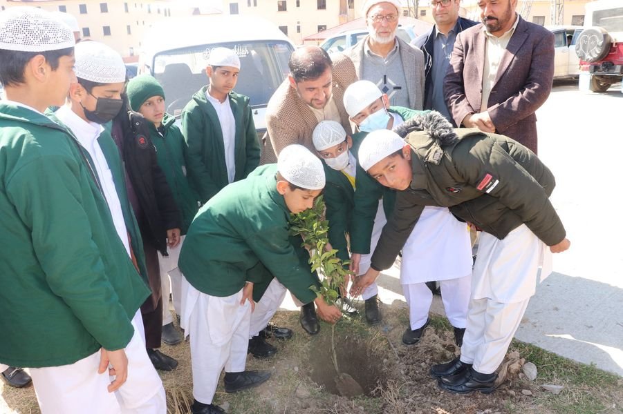 Ingrid_sey's tweet photo. The true meaning of life is to plant trees, under whose shade you do not expect to sit.”
— Nelson Henderson
#plantation
#PlantationDrive
#Districtcomplex
#Rawalakot
#noorulhuda https://t.co/2RR1ZH7gN1