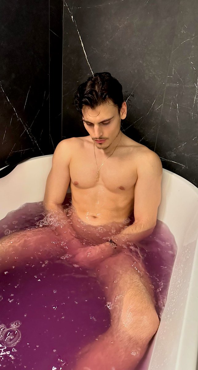 I’m bored so lets play 👇🏻

like = 🍑 pic 
rt = 🍆 pic
follow = exclusive vid