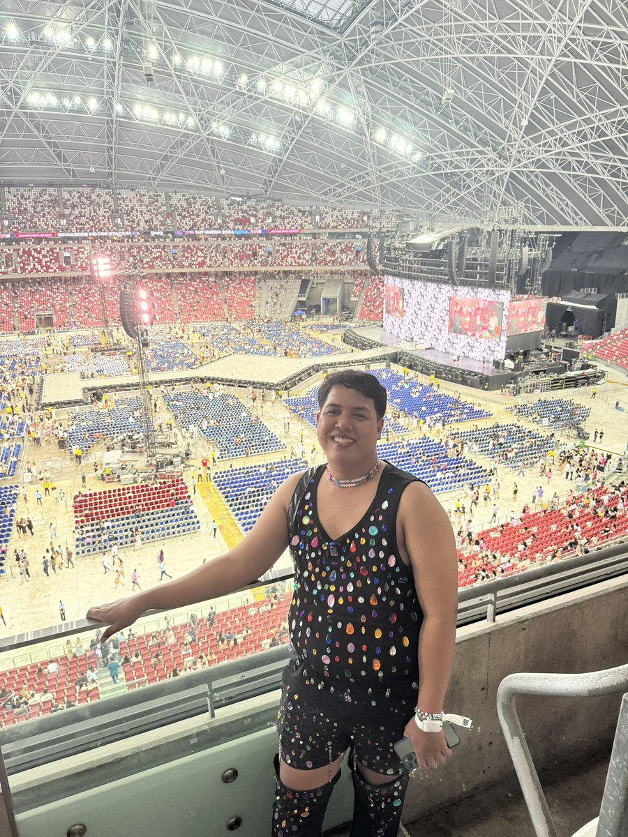jssdmg's tweet photo. 💎✨ I could still make the whole place shimmer✨ 💎 #TSErasTourSingapore #SingaporeTSTheErasTour #TheErasTourSGNight4 https://t.co/seEzyMkwWD