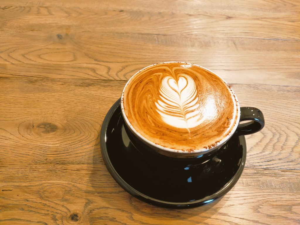 hitomeeeee1103's tweet photo. 有言実行で行ってきました☕🤍
が、既にドーナツは売り切れてた...。ニンキナンダネ🍩
これはホットのモカ☕
最後までラテアートが消えなかったの☺️美味しかった。
チーズのドーナツドックというのをテイクアウトしたので明日の朝ごはんにする!
#新潟市
#西蒲区
#bumpcoffee さん☕ https://t.co/GksvPK5EBh
