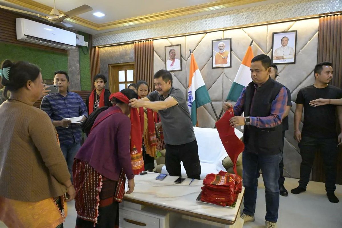TuliramRonghang's tweet photo. I'm happy to meet those who have come to join @BJP4India today: from Chingthong Constituency Mr Mensing Engti from Congress, Miss Kareng Tissopi from #APHLC, Miss Kakrung Hansepi from Congress, Miss Rani Kropi from Congress, Miss Kave Terangpi from Congress, Miss Laxmi Hansepi feom APHLC, Miss Anima Engtpi from APHLC, Miss Anima Engtipi from APHLC, and from Amri Constituency, Mr Waisong Kro from APHLC, Mr Longki Phangcho and Mr Joysing Kro from APHLC.

#PhirEkBaarModiSarkar 
@BJP4EastKA
@BJP4WestKarbi 
@BJP4Assam