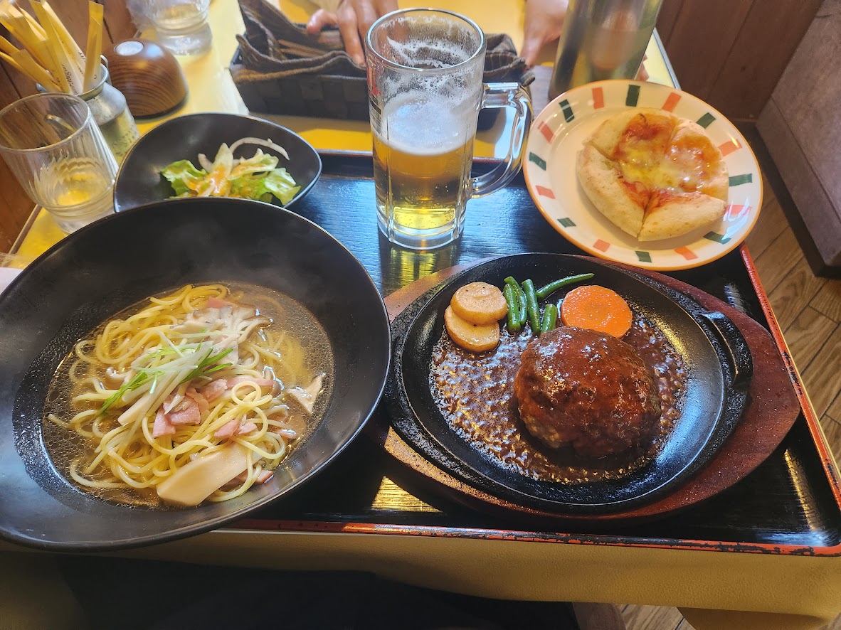 ainoHc's tweet photo. 機会飲酒までは制限してないので、一泊した時一週間ぶりに飲酒。うまい！
でも次の日の夜には「飲まなくてもいいかな」って思えましたし飲まなかった。体重85.1kg　0.8kg増　やっぱり増えてるな。
#Twitter断酒部　#ダイエット記録 https://t.co/W3FL25Wl21