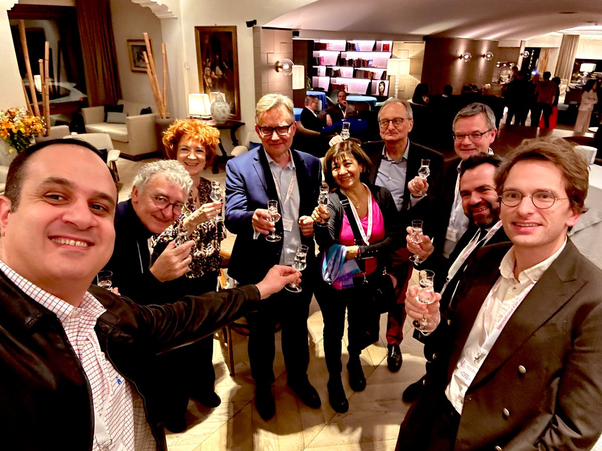 ComeBommier's tweet photo. Exciting works and long-standing collaborations take birth (and renew) in meetings such as the #IELSG annual meeting, where @LysaLymphoma was proudly represented by @c_thieblemont @marycallanan and @VincentCamus76.
🙏E.Zucca @francocavalli6
Happy birthday @GregNowakowski 🎂 ! https://t.co/lBNlwlvCKp
