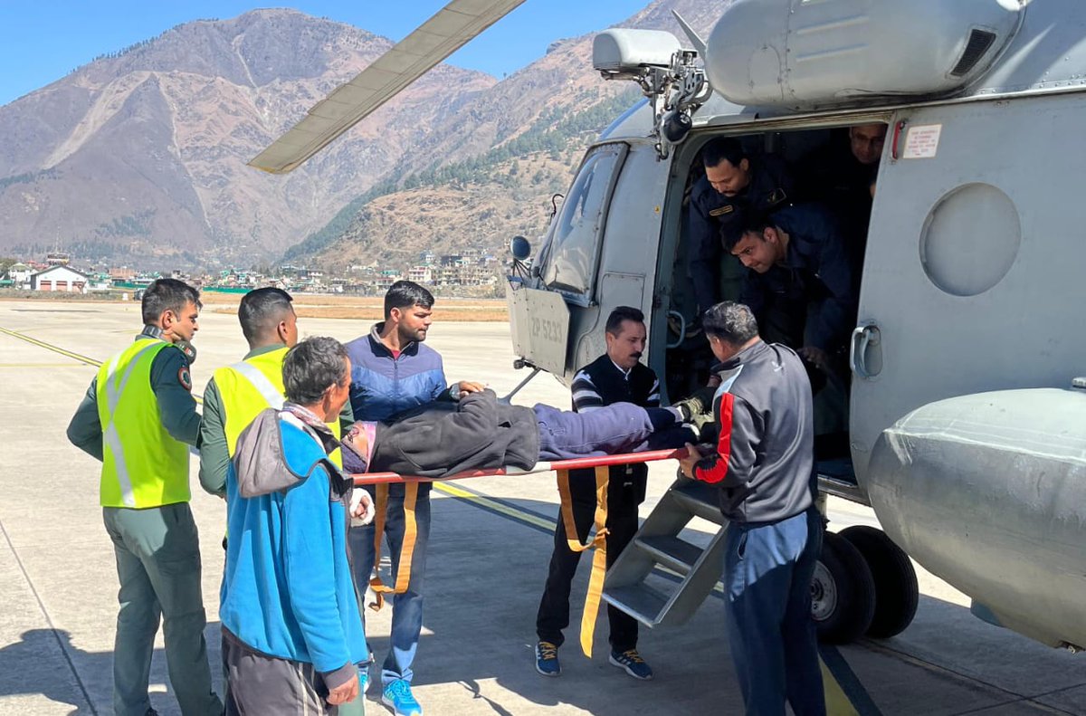 IAF swiftly responded to an urgent request from Himachal Pradesh Govt for a Casevac sortie from Stingri Helipad earlier this morning. Two critically ill patients and a medical team were airlifted by a Mi-17 V5 heptr to Bhuntar airfield, saving lives. #HarKaamDeshKeNaam