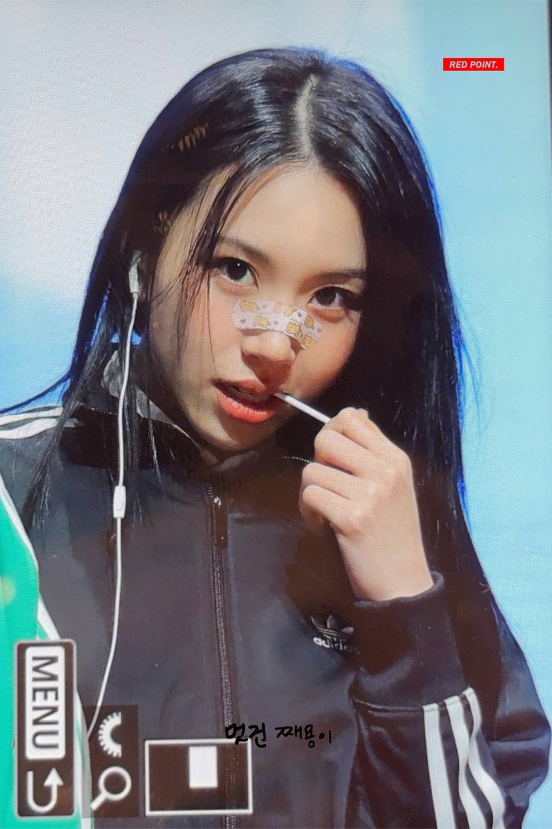 REDPOINT423's tweet photo. 240309 뮤직코리아 팬싸인회

전재산을 뜯겨도 행복할듯

#채영 #CHAEYOUNG #チェヨン #손채영 #TWICE https://t.co/3bjbTEcqBh