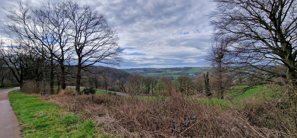 Martin1960's tweet photo. Na de spectaculaire afdaling - met haarspeldbochten -  van de #Loorberg nu in #Slenaken in het #Gulpdal 😎⛰️🚴‍♂️ https://t.co/5qvJl53yAd