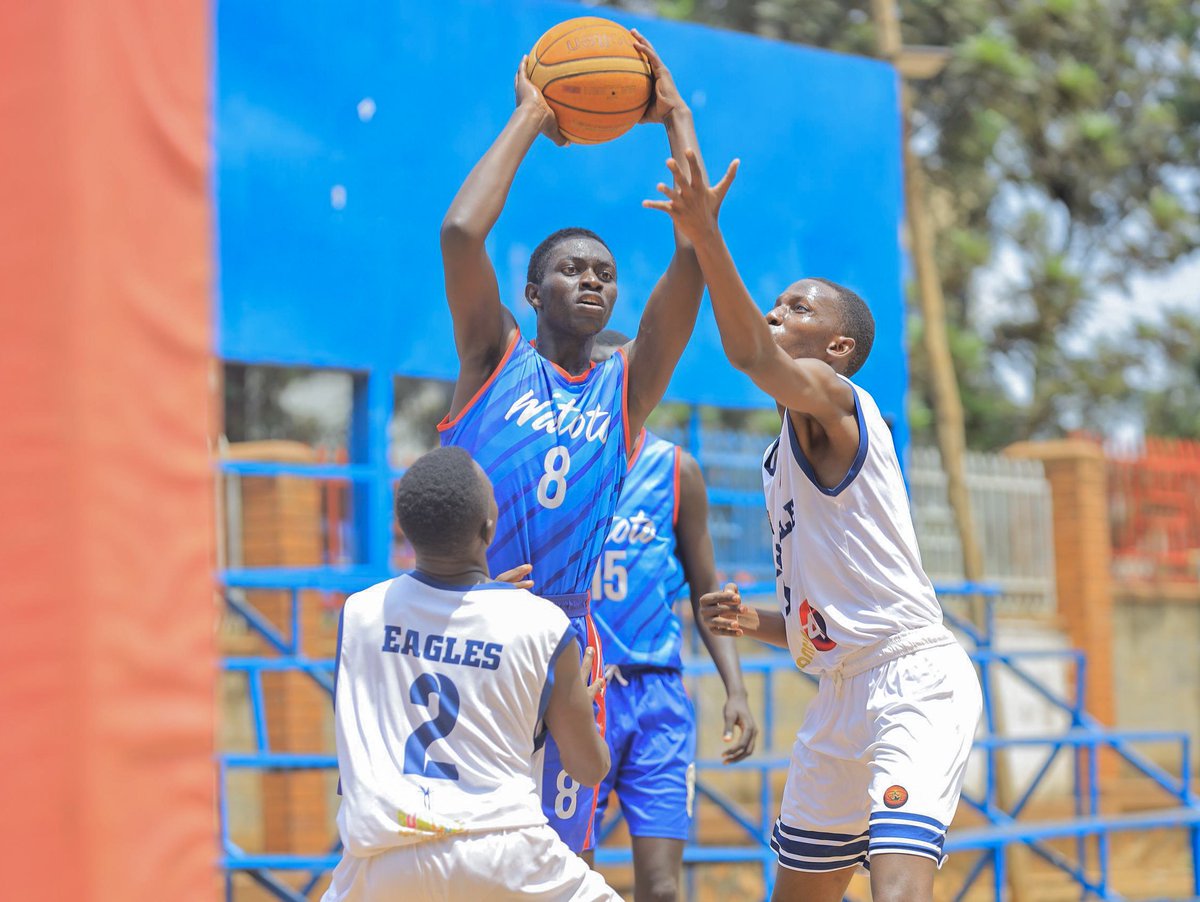 FUBA_DIV1AND2's tweet photo. Game 2 || HALF TIME
The new boys lead by 9 points at the break 

  ⚪️ 27-18 🔵
#Div1Returns https://t.co/MBbPhsUACD