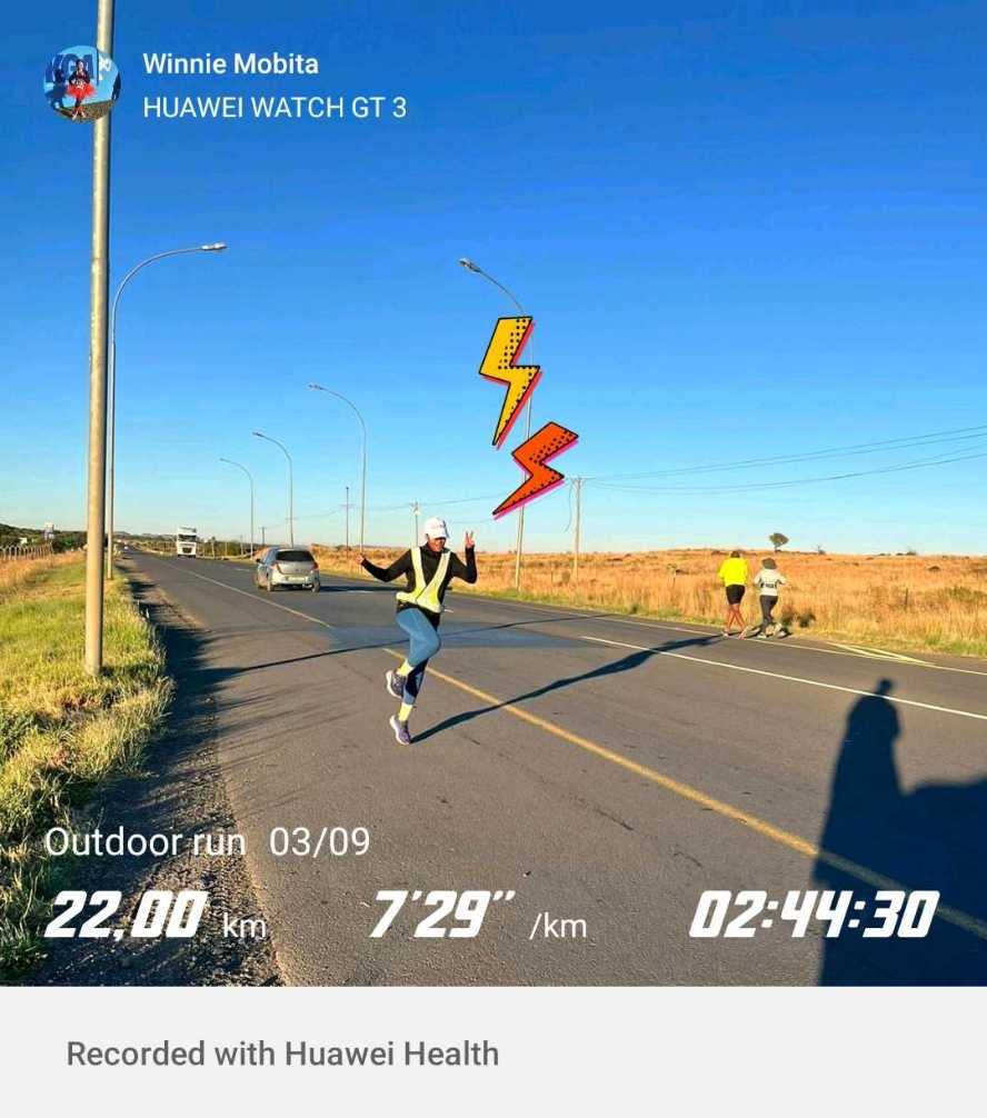 Saturday #LSD with ITBS. #OmDieDam is next 🙈 #RunningWithTumiSole #FetchYourBody2024 #TrapnLos #IPaintedMyRun #MentalHealthMatters always ❤️ 💙 ❤️ 💙