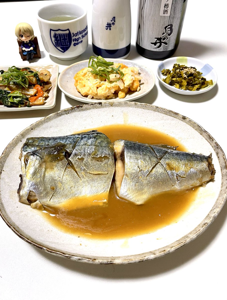 「今夜は月の井酒造さんの「一番搾り樽酒」を燗酒で頂きますー!!お燗にするとお米の味」|おまちのイラスト