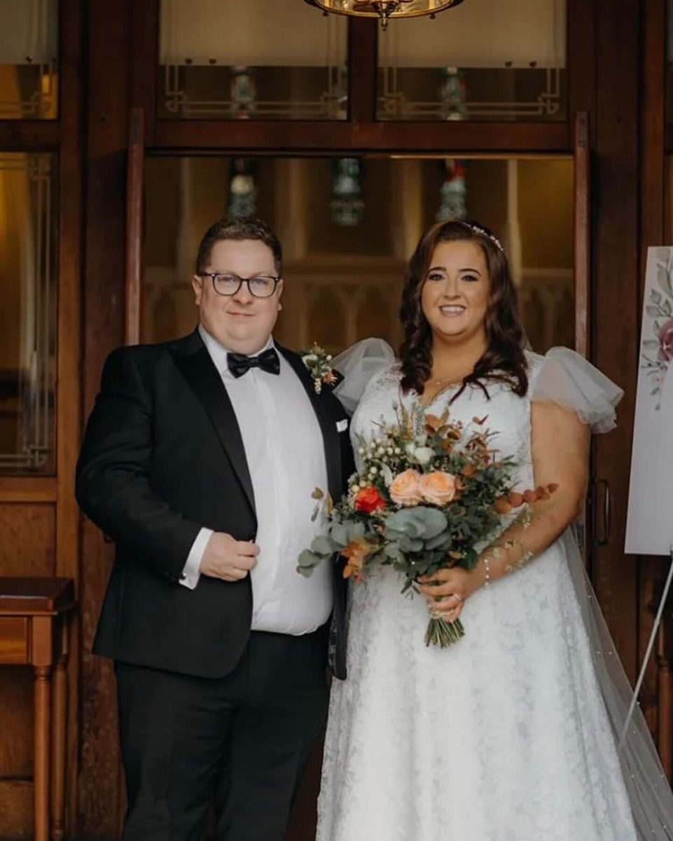 HarmonyHealthBe's tweet photo. 👰🏽‍♀️ BIDDY 👰🏽‍♀️

@biddy.barry looking absolutely stunning on her wedding day 💍 
She is absolutely glowing with @bellamianta - Medium spray tan 🌟 
Makeup was done by the fabulous @lauramcnamee_makeup 💄

#spraytan #bridalspraytan #harmonyhealthbeauty #mayobridge #newry #wedding https://t.co/LVje9wEu78