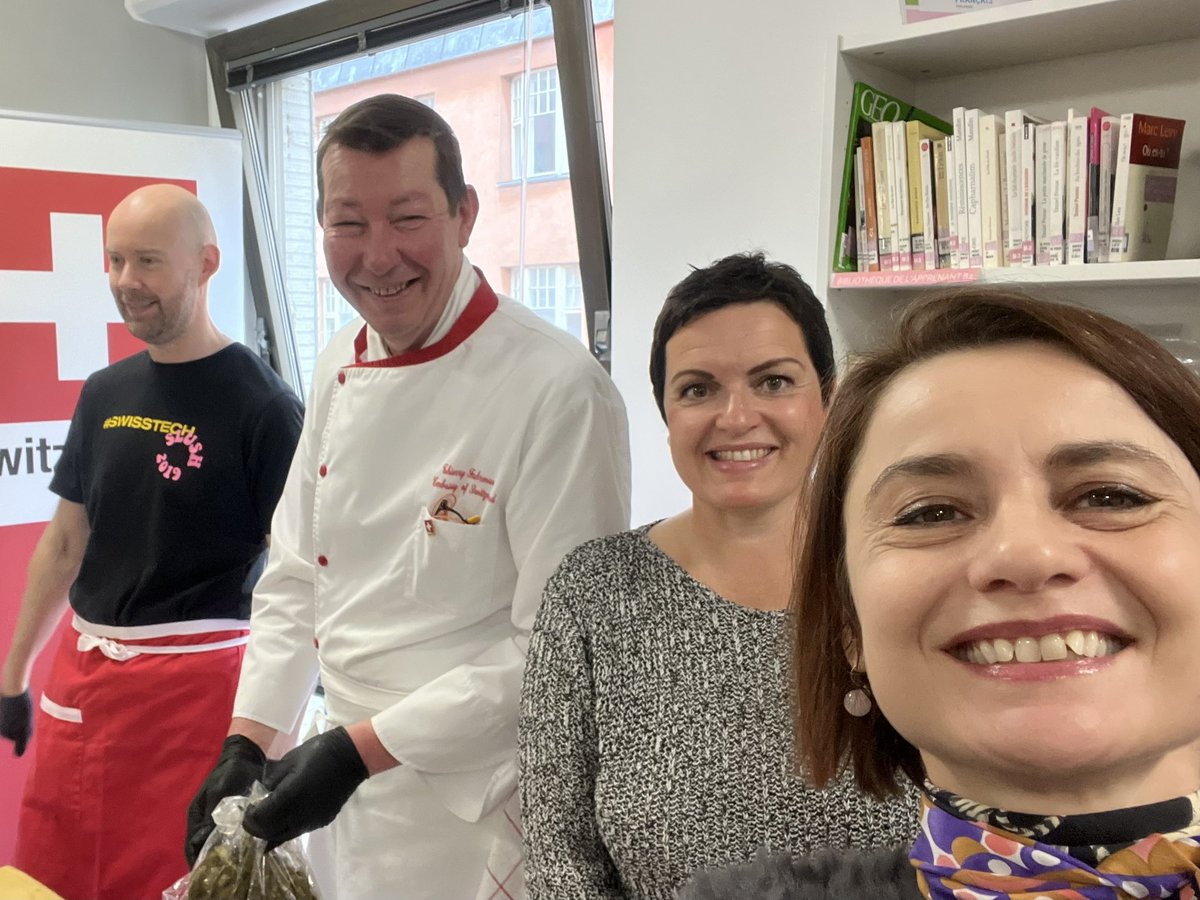 Today, the #EmbassyOfSwitzerland has its hands full preparing and serving #Swiss #Raclette at the annual food fair Saveurs de la Francophonie @IFFinlande 🇨🇭🧀😋