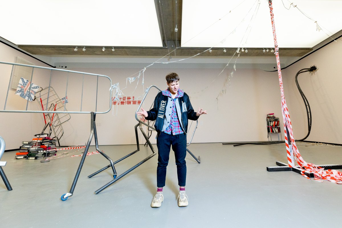 Hear from #TurnerPrize2023 winner Jesse Darling next Saturday in a special event! As education partner, we’re offering @SusxUniStudents free access to events with shortlisted artists. Learn more: ow.ly/RR4750QsAOY @TownerGallery @SussexUniMAH @Tate 📷: Victor Frankowski